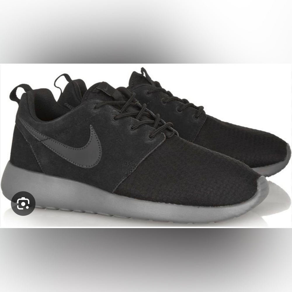 NIKE Rosherun Sneakers, size 7.5